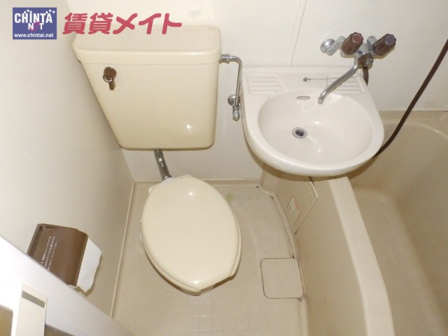 【伊勢市岡本のアパートのトイレ】
