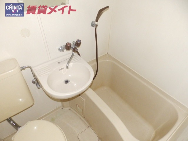 【伊勢市岡本のアパートの洗面設備】
