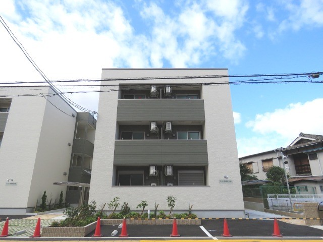 堺市堺区東雲西町のアパートの建物外観