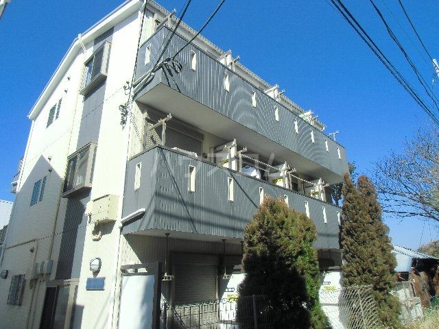 横須賀市若松町のアパートの建物外観