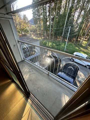 バルコニー　バルコニーには収納も付いております。