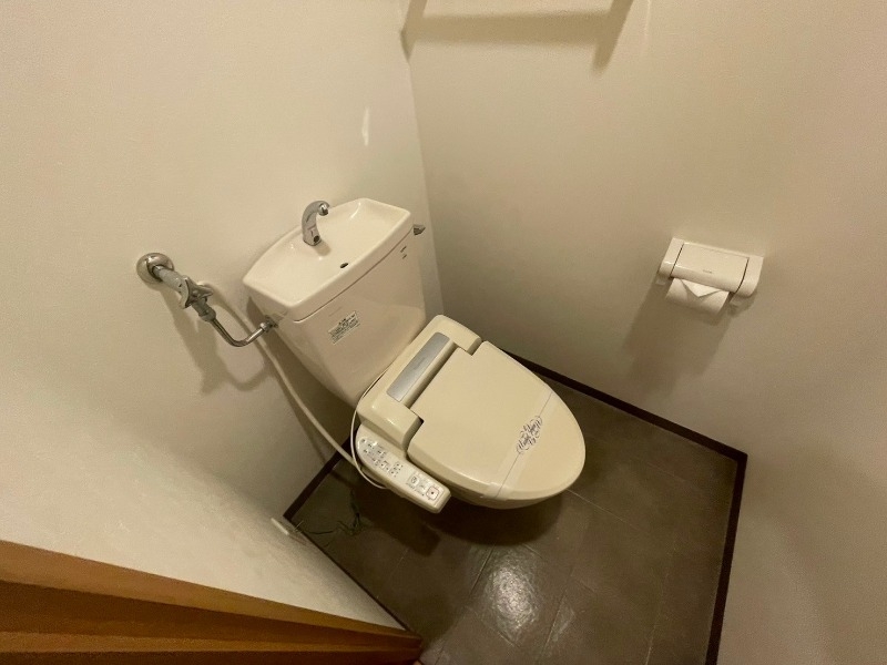 【札幌市東区北丘珠五条のマンションのトイレ】