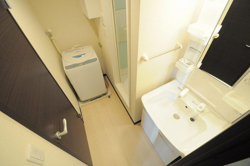 洗面設備　独立洗面台を完備しており女性の方にはおススメです。