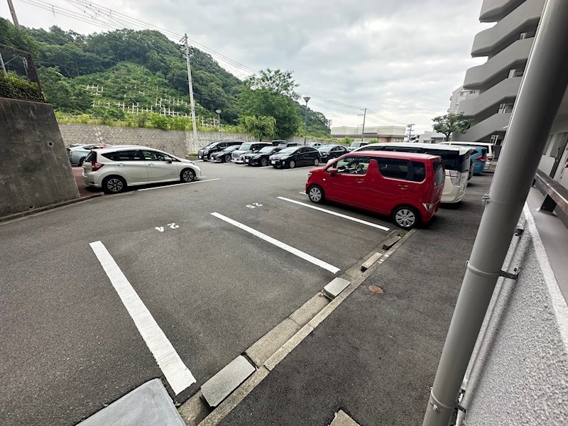 【神戸市長田区滝谷町のマンションの駐車場】