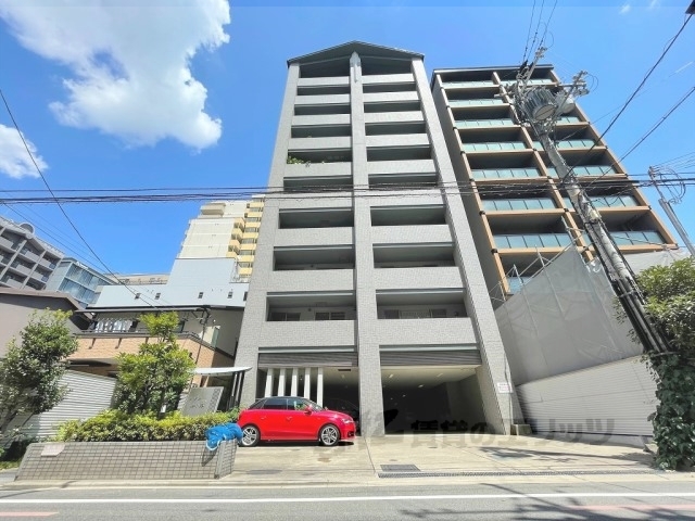 【京都市下京区石井筒町のマンションの建物外観】