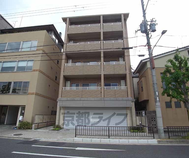 京都市左京区松ケ崎芝本町のマンションの建物外観