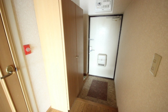 【広島市佐伯区屋代のマンションの玄関】