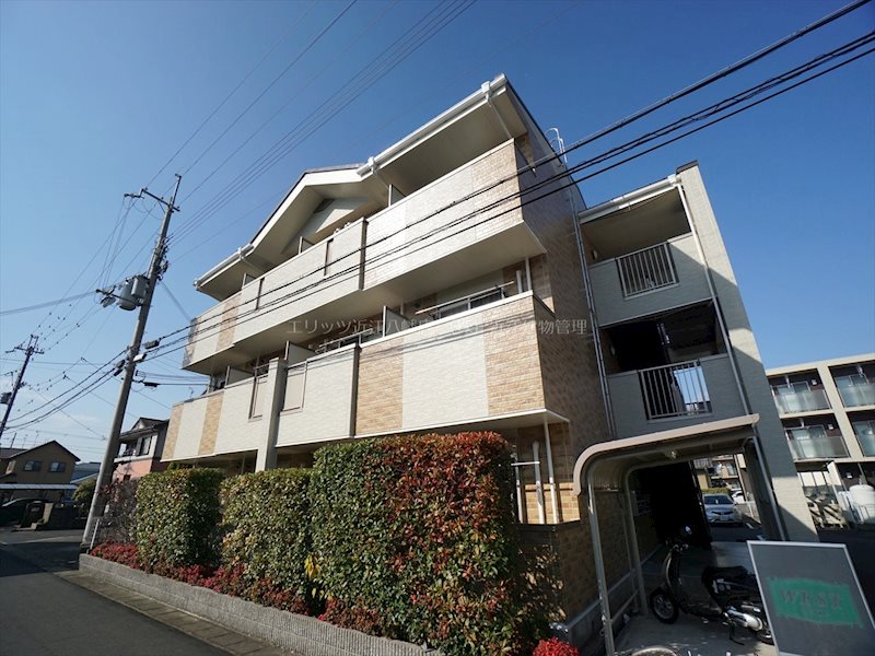 近江八幡市鷹飼町北のマンションの建物外観