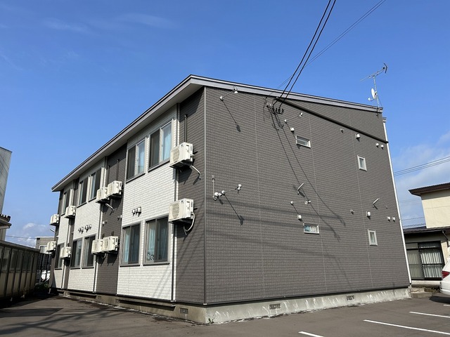 【シャンブレット中島IIIの建物外観】