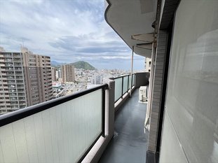 【札幌市中央区南十八条西のマンションのバルコニー】