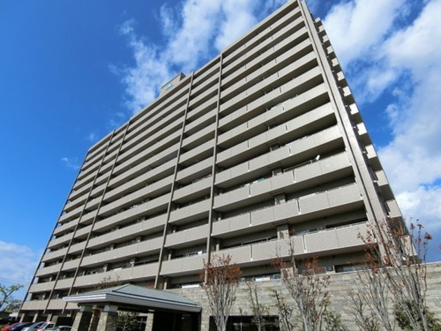 サーパスシティ屋島の建物外観