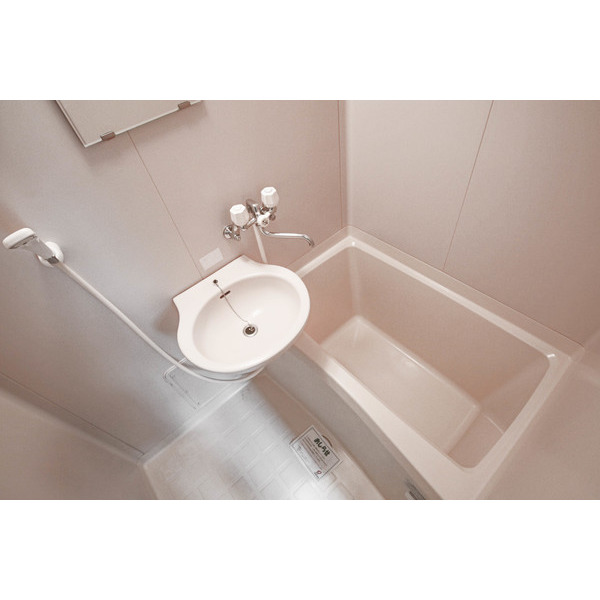 バス・シャワールーム　同じ建物の別のお部屋