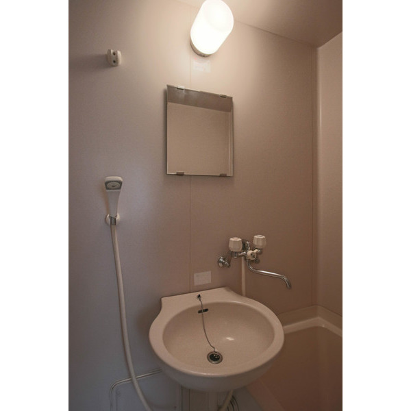 洗面設備　同じ建物の別のお部屋