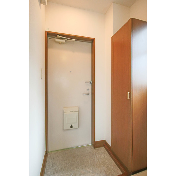 玄関　同じ建物の別のお部屋