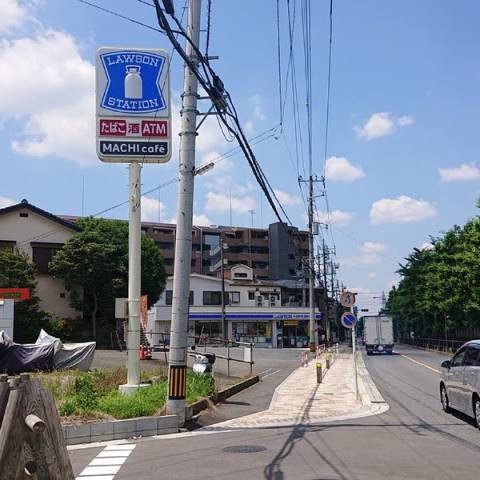 【ラシーネ越後山弐番館のコンビニ】