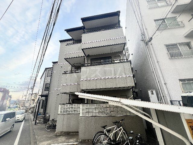 京都市右京区御室竪町のマンションの建物外観