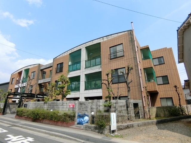 京都市西京区嵐山内田町のマンションの建物外観