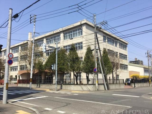 【パークノヴァ北円山の中学校】