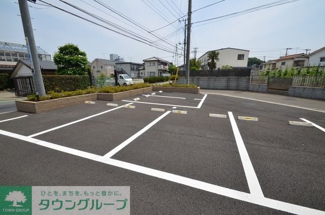 【新座市馬場のアパートの駐車場】