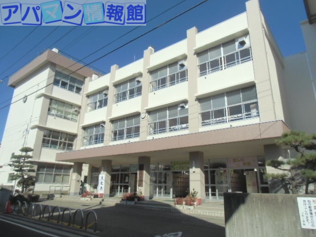 【セジュール近江IIの小学校】