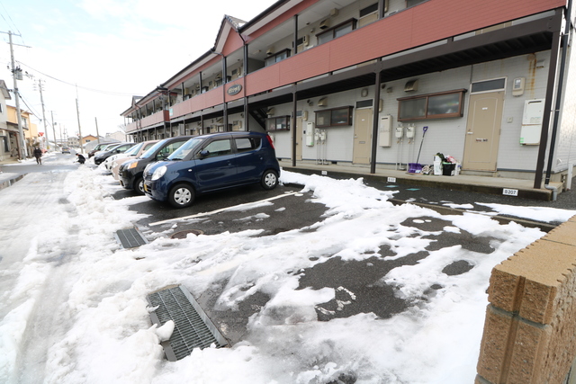 駐車場　※別棟参考画像
