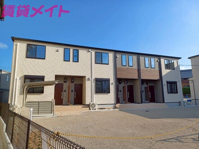 建物外観　建築中