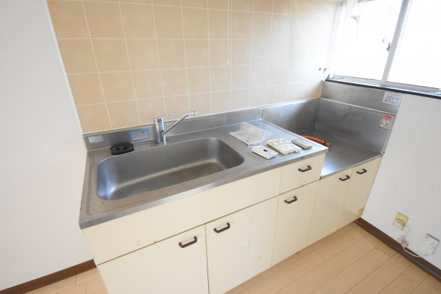 キッチン　※別部屋参考画像です。