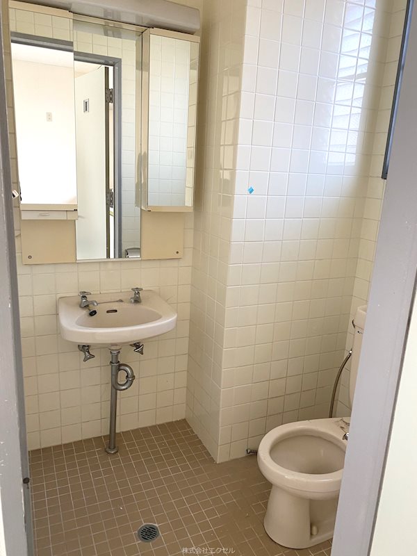 トイレ　1階のトイレです。洗面台付で便利です。