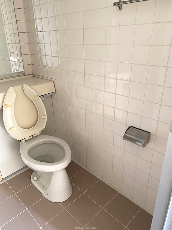 トイレ　2階のトイレです。浴室と同室です。