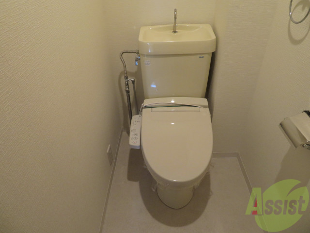 トイレ　トイレはこちらのウォシュレット付きになりますね