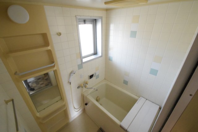 バス・シャワールーム　ゆったり浸かれる浴槽です！