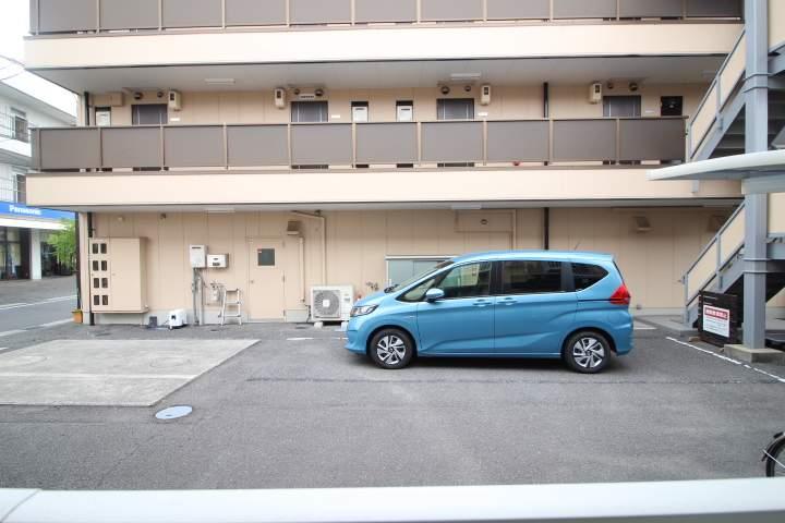 駐車場　エントランス