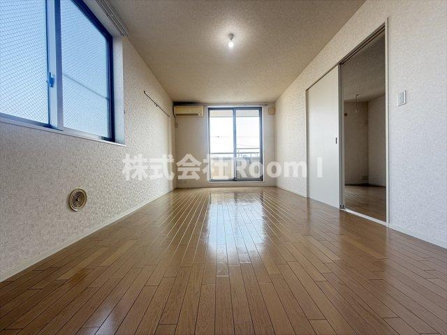 居室・リビング　ゆったり過ごせる居間です ※反転タイプ