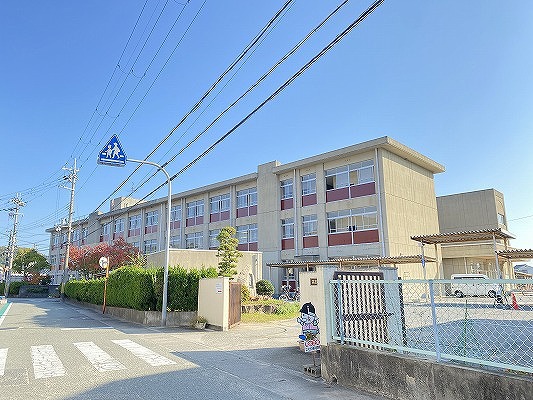 小学校　高砂市立小学校北浜小学校（小学校）まで191m