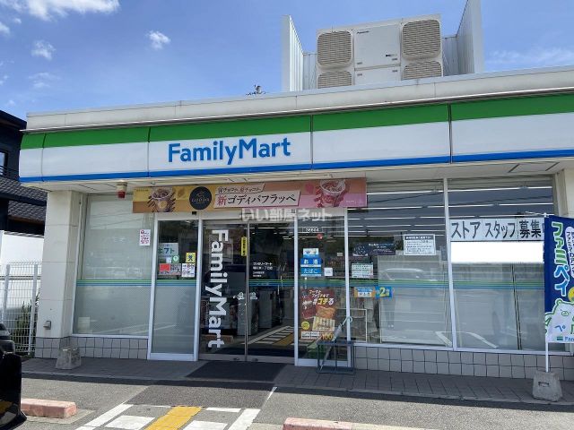 コンビニ　ファミリーマート 曙川東一丁目店（コンビニ）まで209m