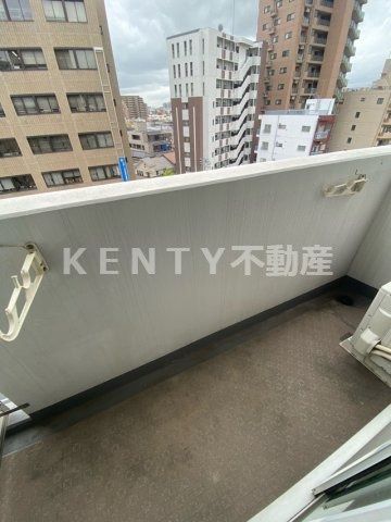 バルコニー　外からの目が気にならないバルコニーで洗濯物が干せます