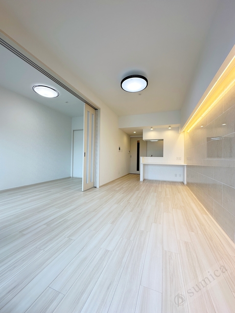 居室・リビング　広々リビング１１帖・ゆとりある広さ♪♪