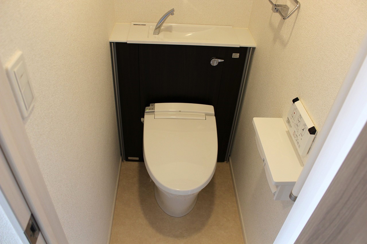 トイレ　温水洗浄便座