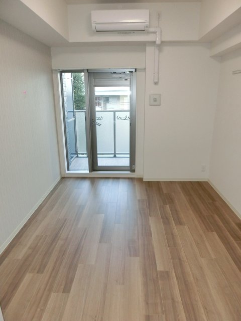 居室・リビング　同物件別号室の写真です。