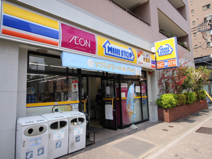 コンビニ　物件（コンビニ）まで200m