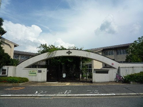 小学校　八幡市立南山小学校（小学校）まで721m