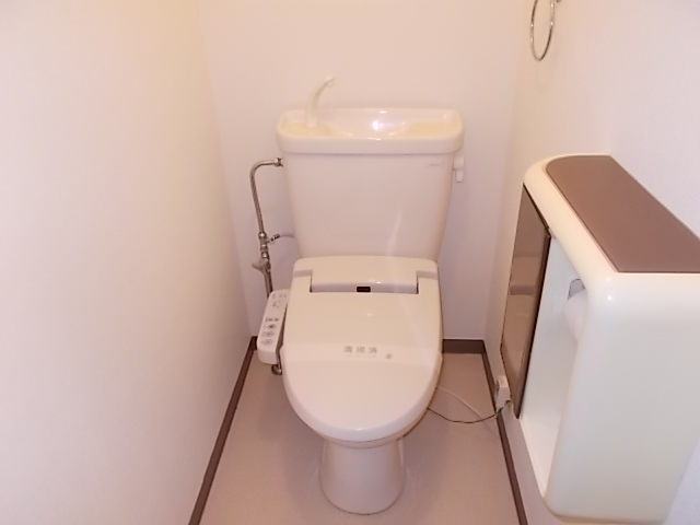 トイレ　※写真は別室のものです