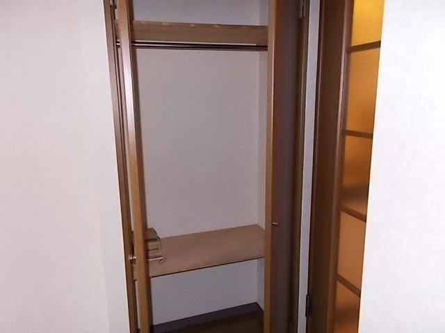 収納　※写真は別室のものです