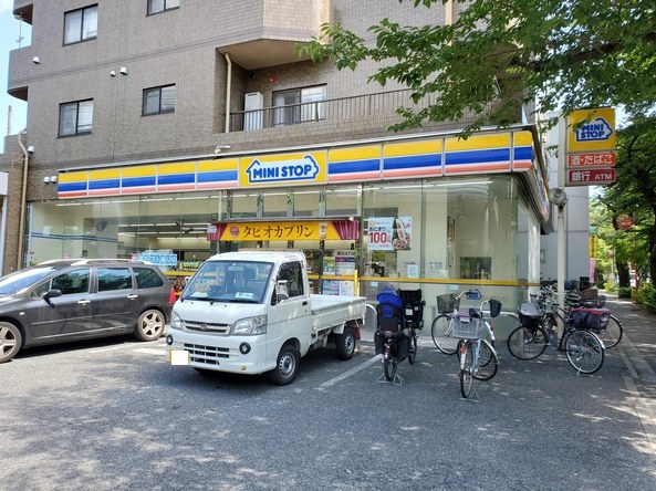 コンビニ　ミニストップ（コンビニ）まで830m