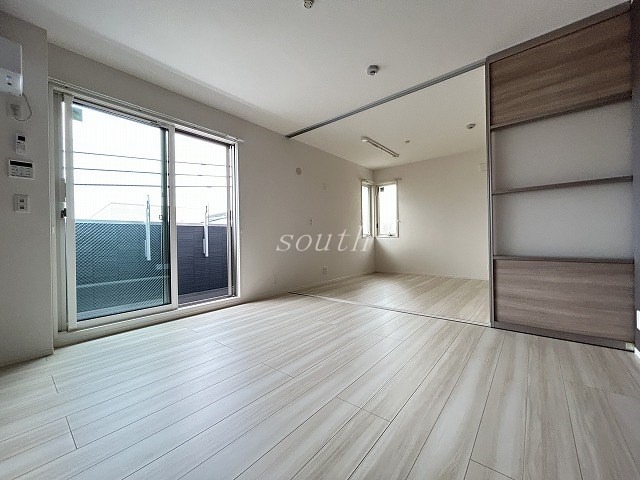 居室・リビング　洗練された清潔感漂う清楚な仕上がり