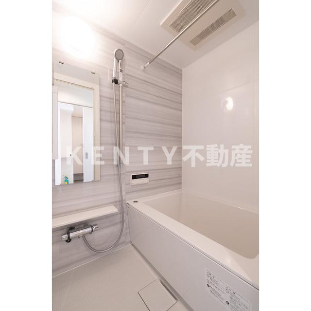 バス・シャワールーム　落ち着いた空間のお風呂です