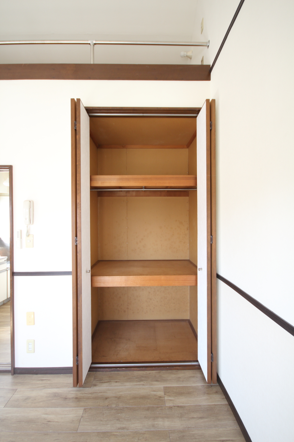 収納　収納は高さに加え奥行きがあり、見た目以上に収納力がございます