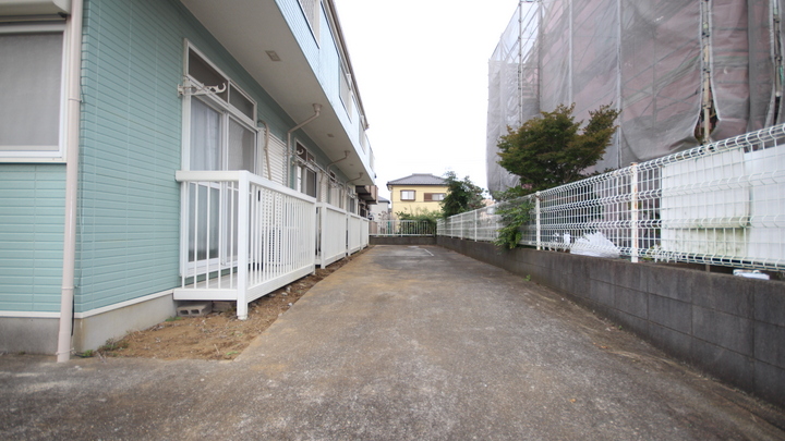 庭　バイク・自転車はこちらに駐輪いただく事が可能です。