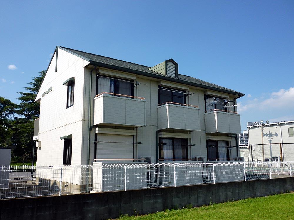 建物外観　2階建ての軽量鉄骨のアパートです。