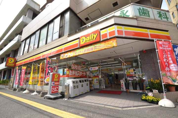 コンビニ　デイリーヤマザキ（コンビニ）まで687m